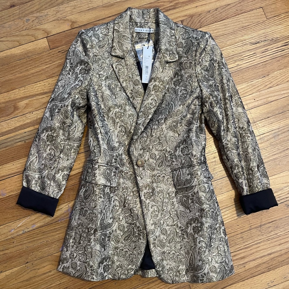 Alice & Olivia ELEGANT PAISLEY BLAZER!
